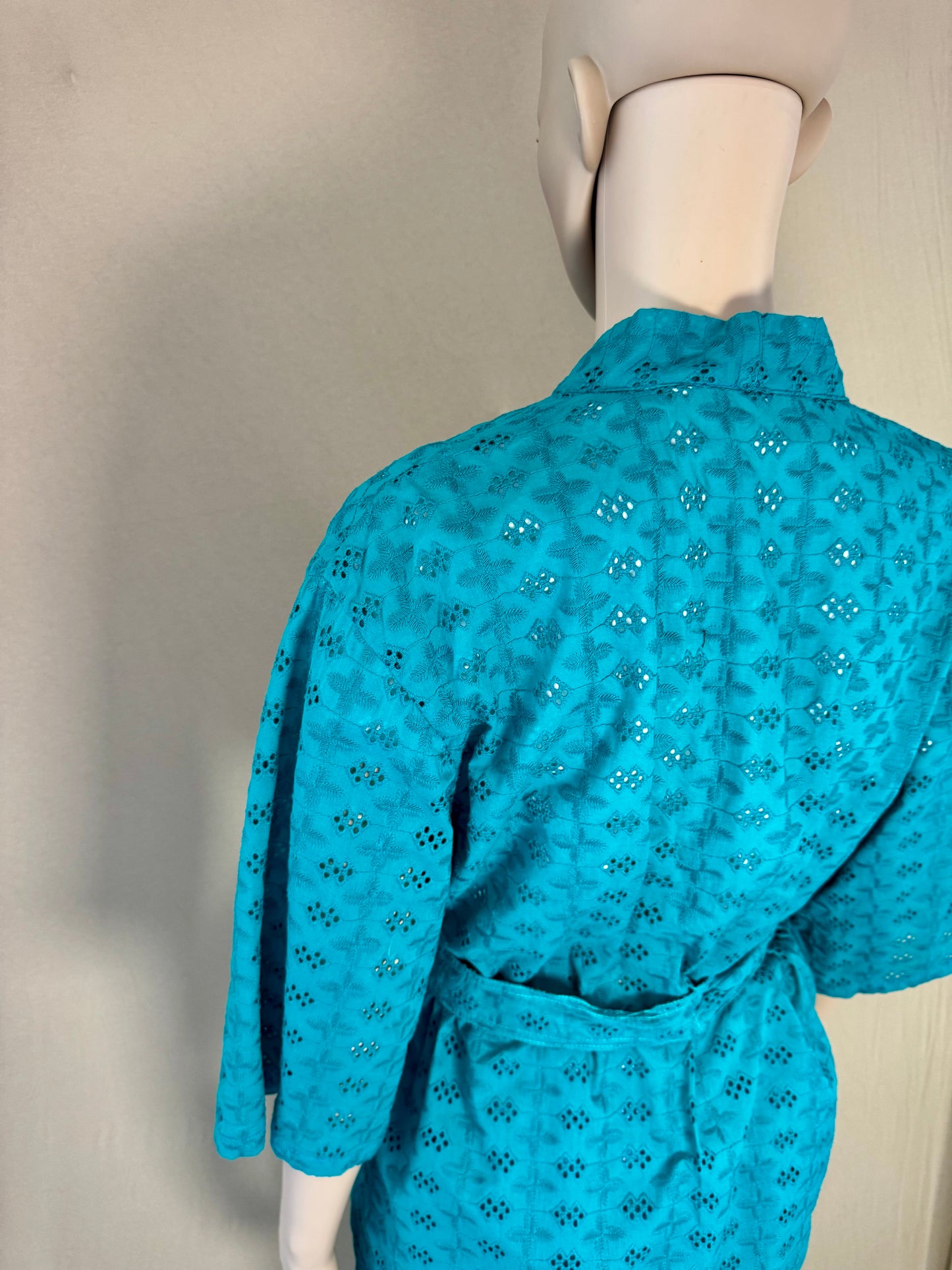 Kimono turquoise femme en broderie anglaise – 100% coton léger
