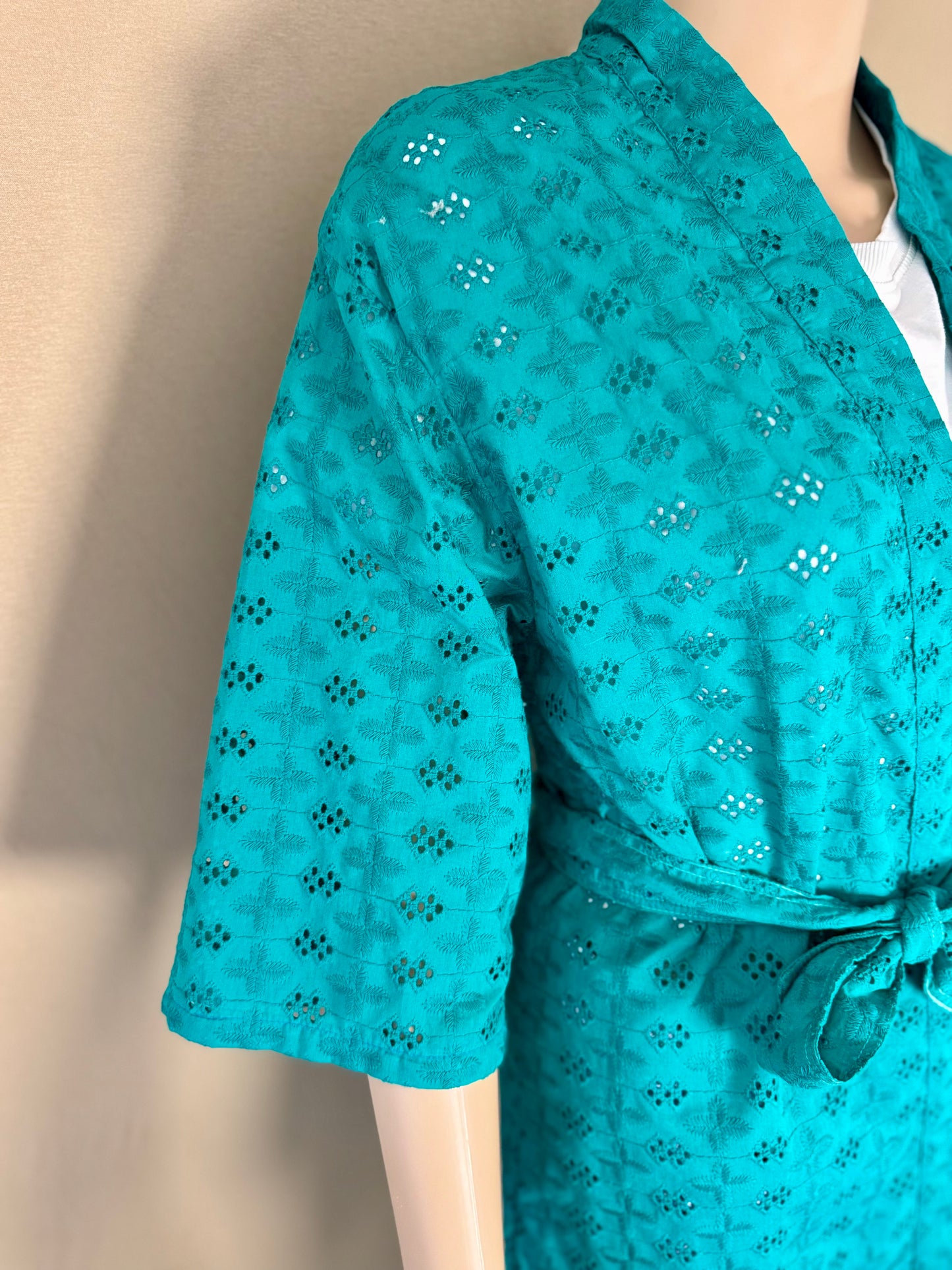 Kimono turquoise femme en broderie anglaise – 100% coton léger