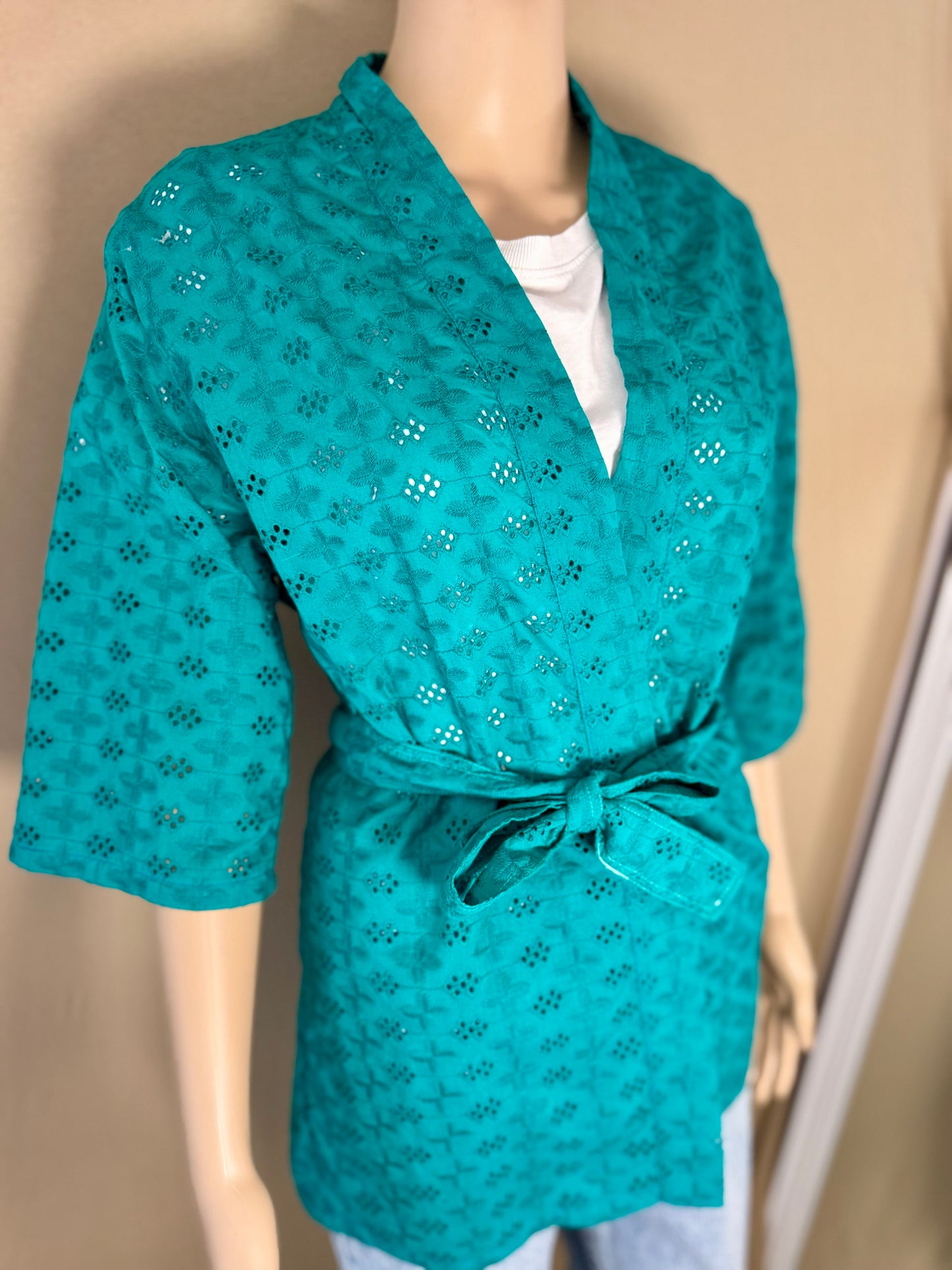 Kimono turquoise femme en broderie anglaise – 100% coton léger