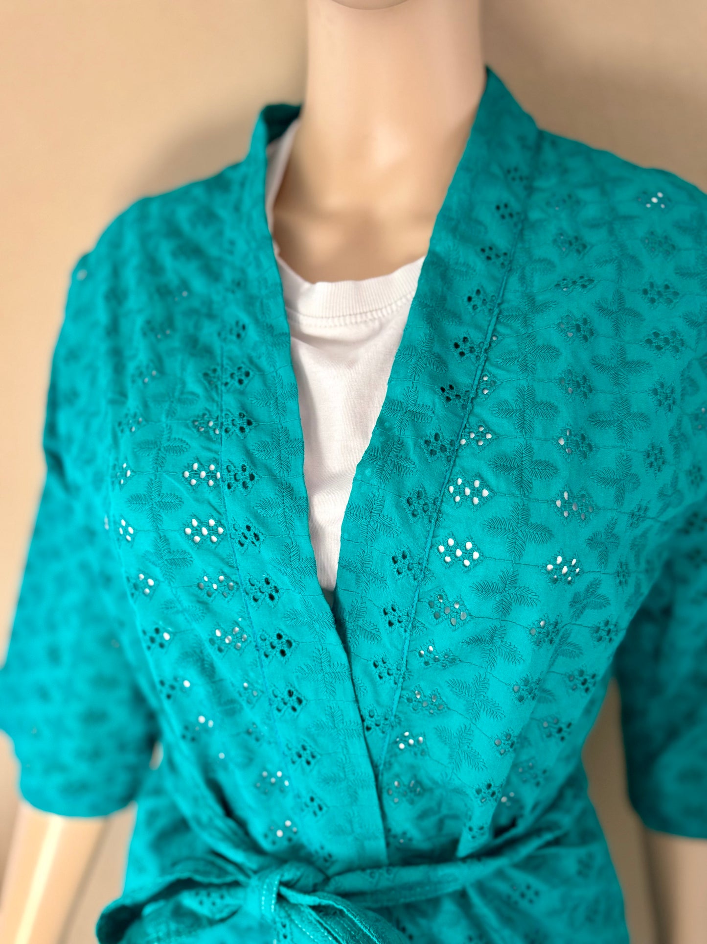 Kimono turquoise femme en broderie anglaise – 100% coton léger