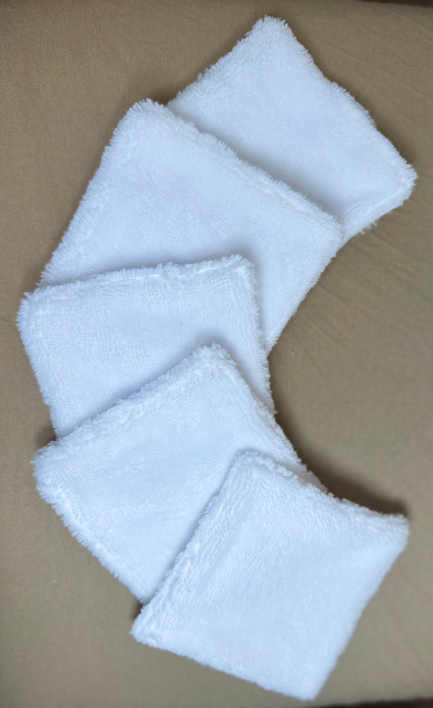 Trousse beauté éco-responsable – 5 cotons réutilisables & 3 chouchous en coton