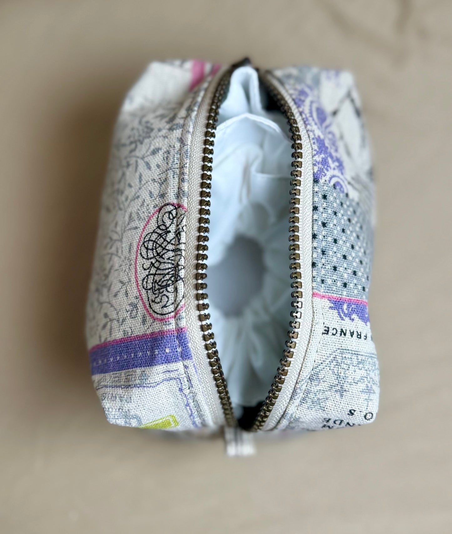 Trousse beauté éco-responsable – 5 cotons réutilisables & 3 chouchous en coton