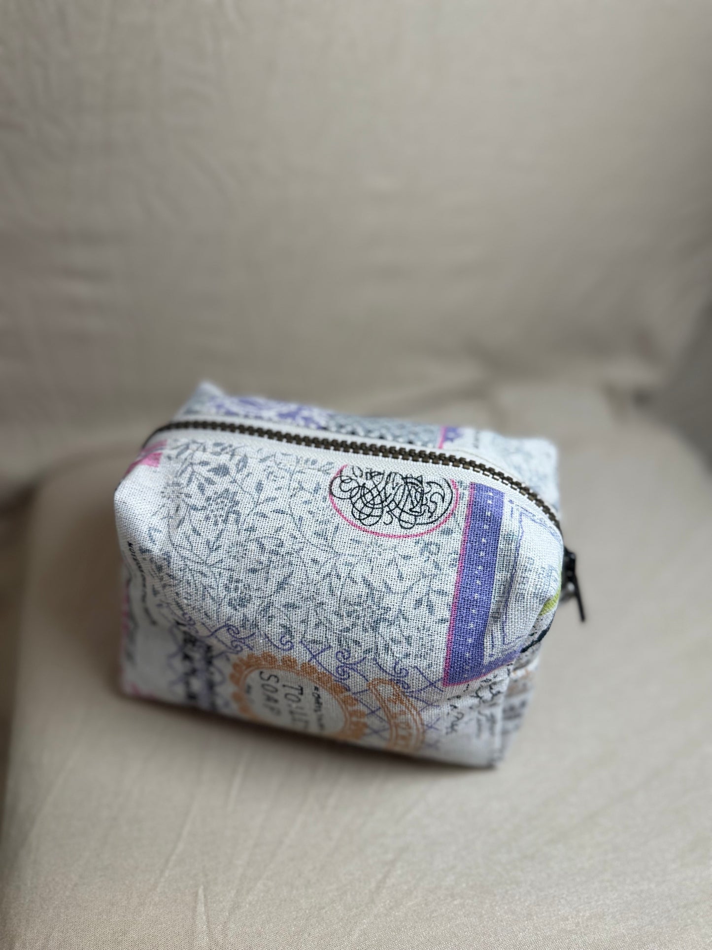 Trousse beauté éco-responsable – 5 cotons réutilisables & 3 chouchous en coton